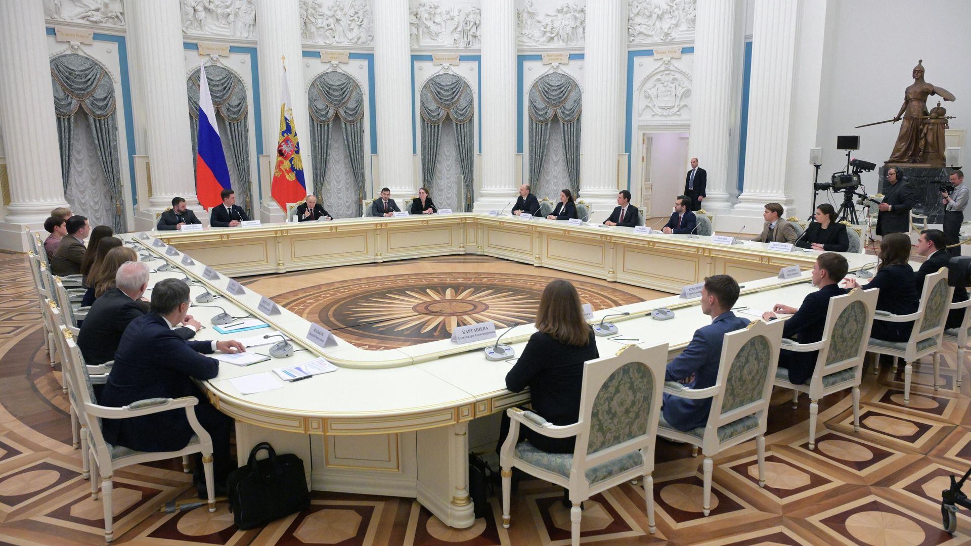 Президент РФ Владимир Путин во время встречи с участниками V Конгресса молодых учёных Президент РФ Владимир Путин во время встречи с участниками V Конгресса молодых учёных - РИА Новости, 1920, 28.11.2025