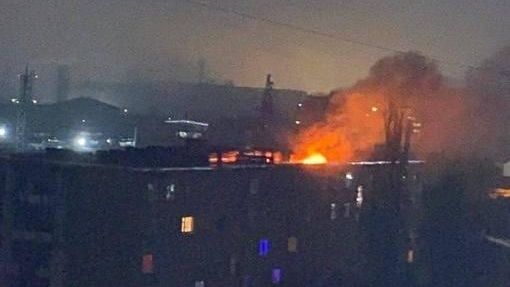 Пожар после массированной атаки дронов в Таганроге Пожар после массированной атаки дронов в Таганроге - РИА Новости, 1920, 30.11.2025