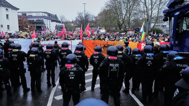 Акция протеста против съезда новой молодежной организации партии Альтернатива для Германии (АдГ) в Гисене, Германия