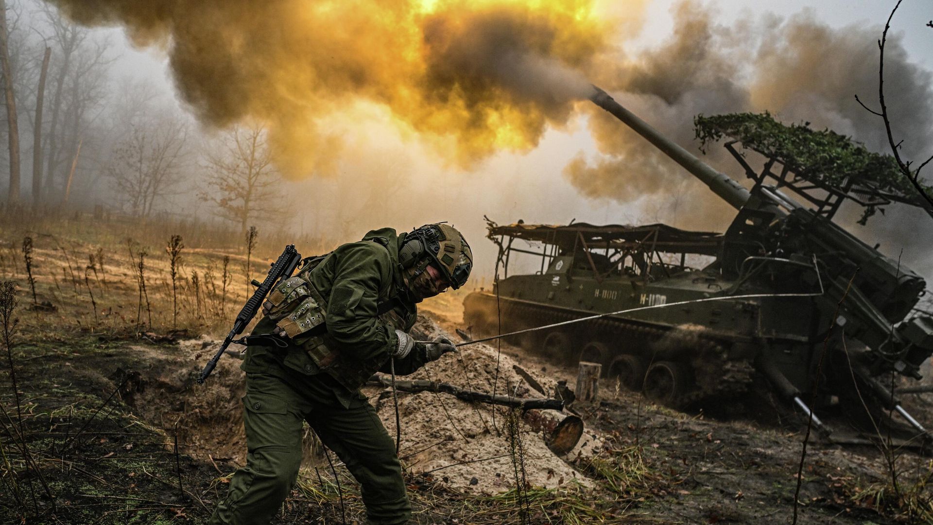 Боевая работа артиллерийского расчета САУ Гиацинт-С в зоне СВО Боевая работа артиллерийского расчета САУ Гиацинт-С в зоне СВО - РИА Новости, 1920, 09.07.2026