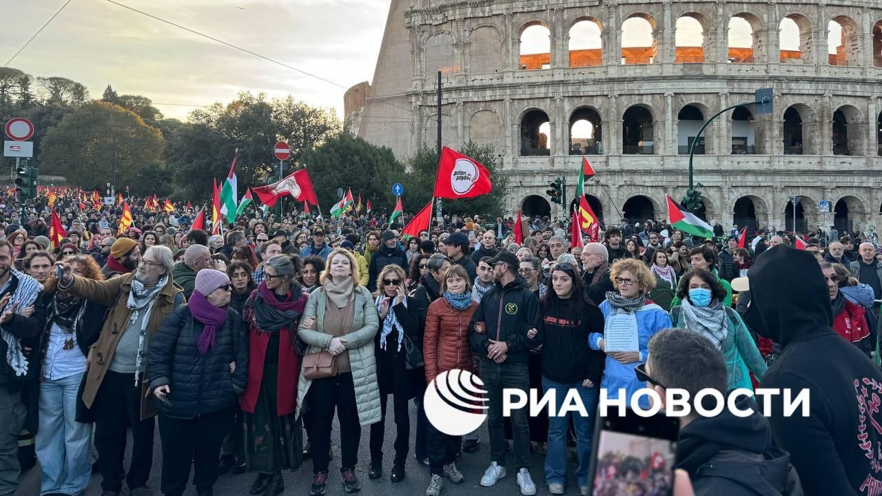 Шествие в поддержку Палестины в Риме Шествие в поддержку Палестины в Риме - РИА Новости, 1920, 29.11.2025