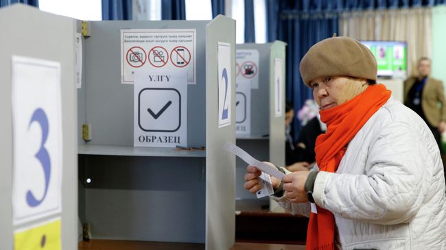 Голосование на досрочных выборах в парламент Киргизии