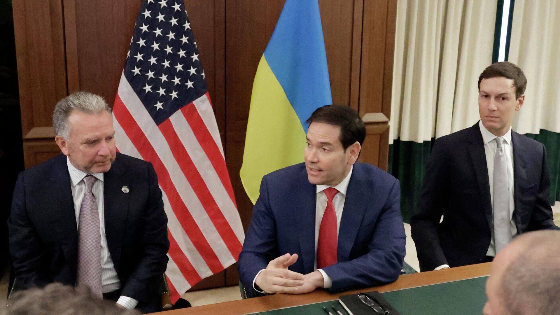 Спецпосланник президента США Стив Уиткофф, госсекретарь Марко Рубио и зять Дональда Трампа Джаред Кушнер на встрече с украинской делегацией Спецпосланник президента США Стив Уиткофф, госсекретарь Марко Рубио и зять Дональда Трампа Джаред Кушнер на встрече с украинской делегацией - РИА Новости, 1920, 30.11.2025
