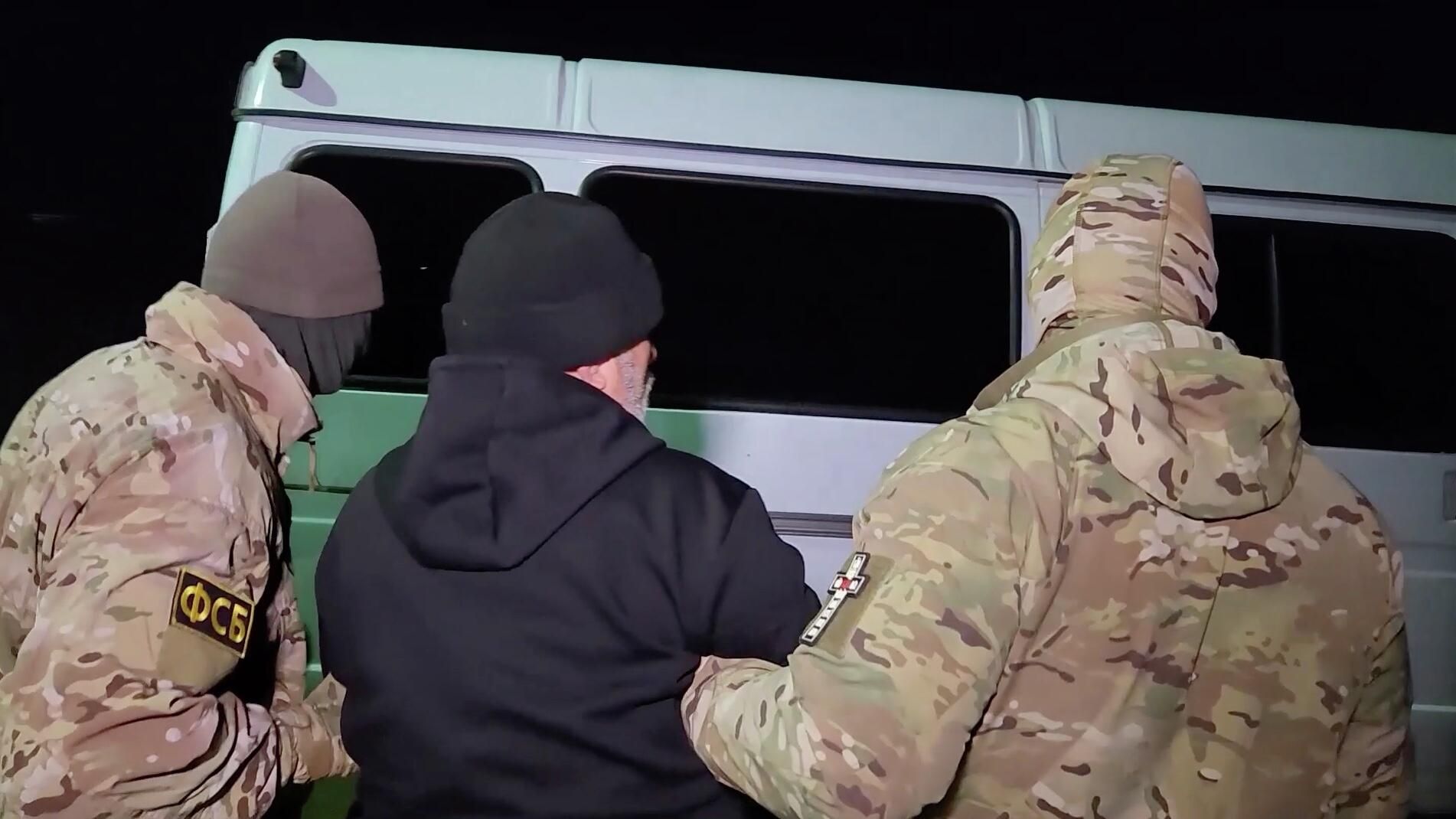 Задержание одного из соучастников сорванной в Крыму попытки убийства офицера МО РФ Задержание одного из соучастников сорванной в Крыму попытки убийства офицера МО РФ - РИА Новости, 1920, 01.12.2025