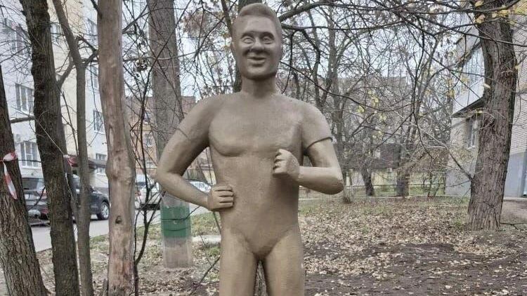 Статуя актера Деревянко в Таганроге Статуя актера Деревянко в Таганроге - РИА Новости, 1920, 01.12.2025