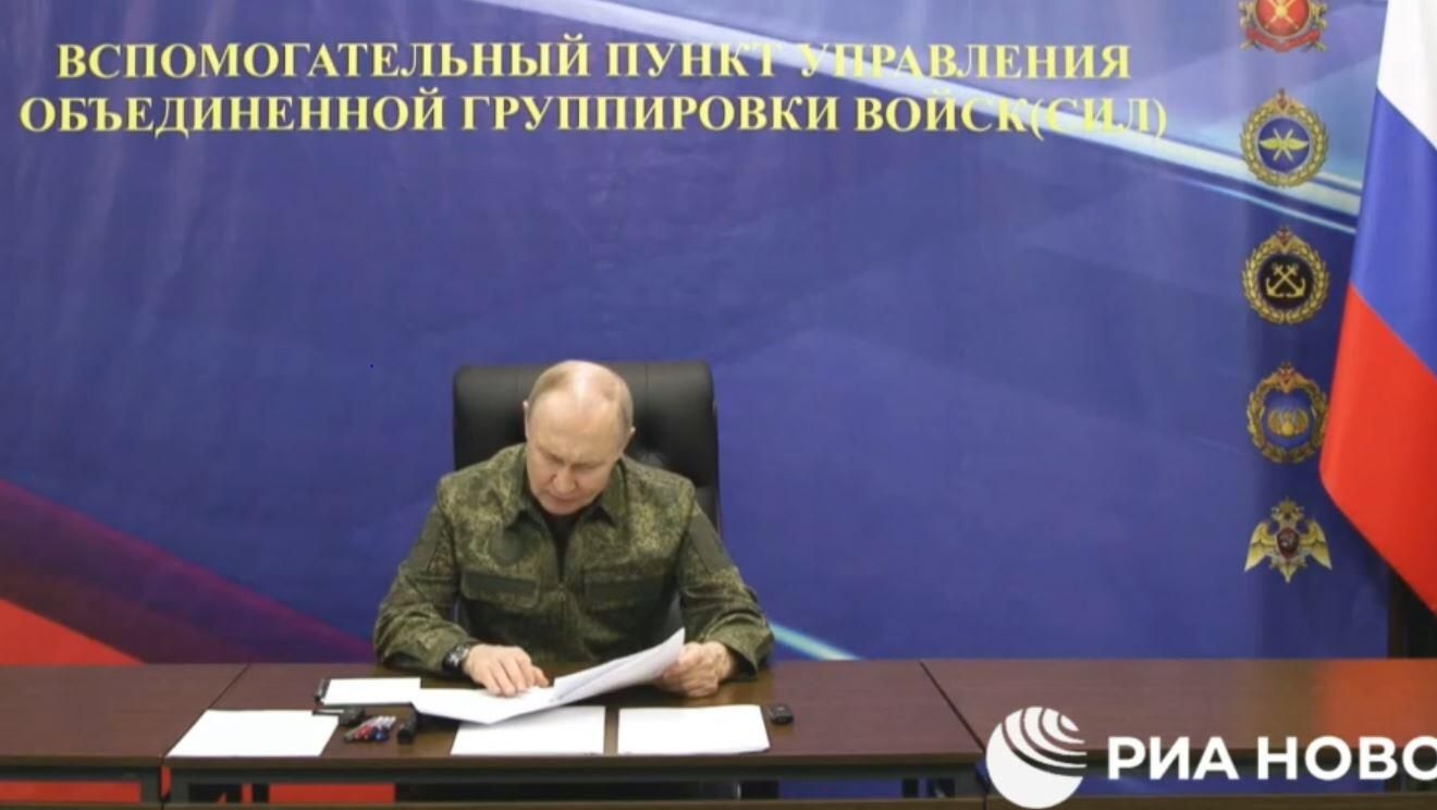 Путин посещает пункт управления Объединенной группировки войск Путин посещает пункт управления Объединенной группировки войск - РИА Новости, 1920, 01.12.2025