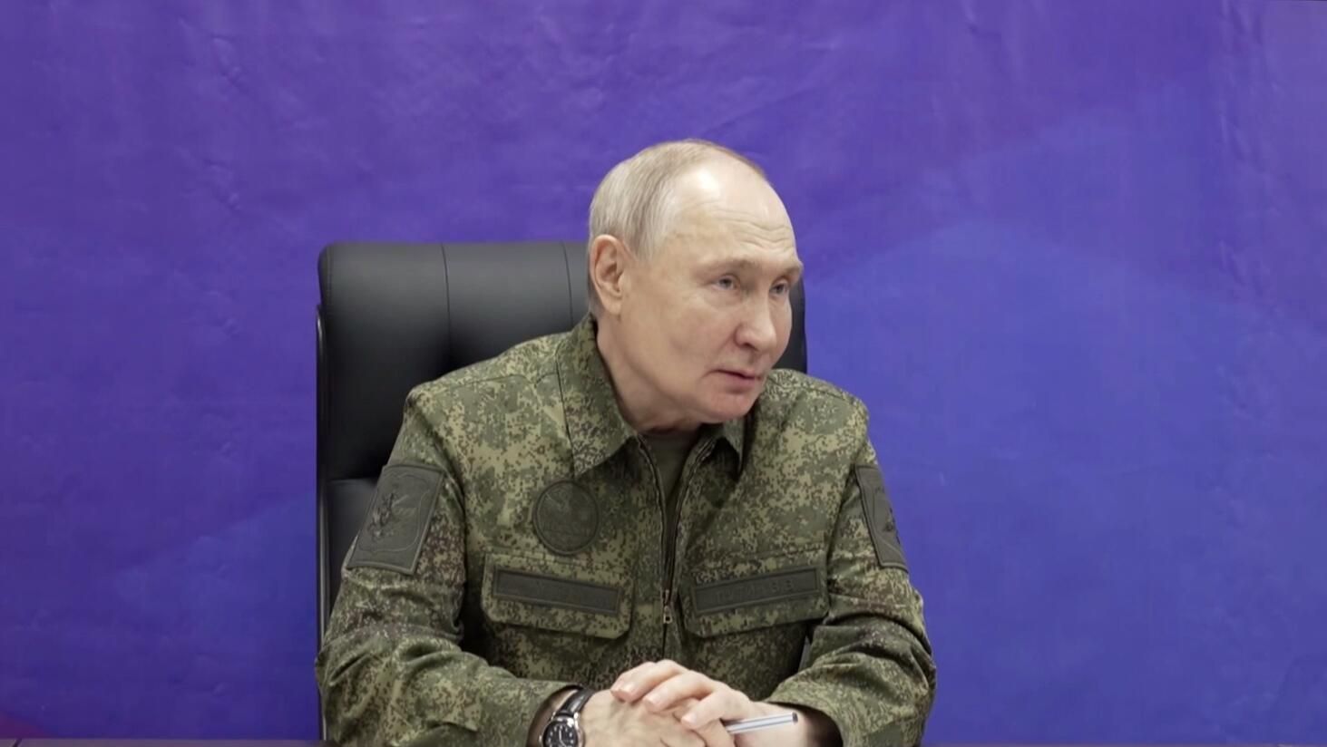 Президент Владимир Путин посетил один из пунктов управления Объединённой группировки войск Президент Владимир Путин посетил один из пунктов управления Объединённой группировки войск - РИА Новости, 1920, 02.12.2025