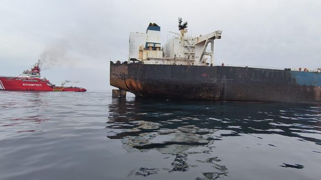Танкер Kairos после пожара в Черном море