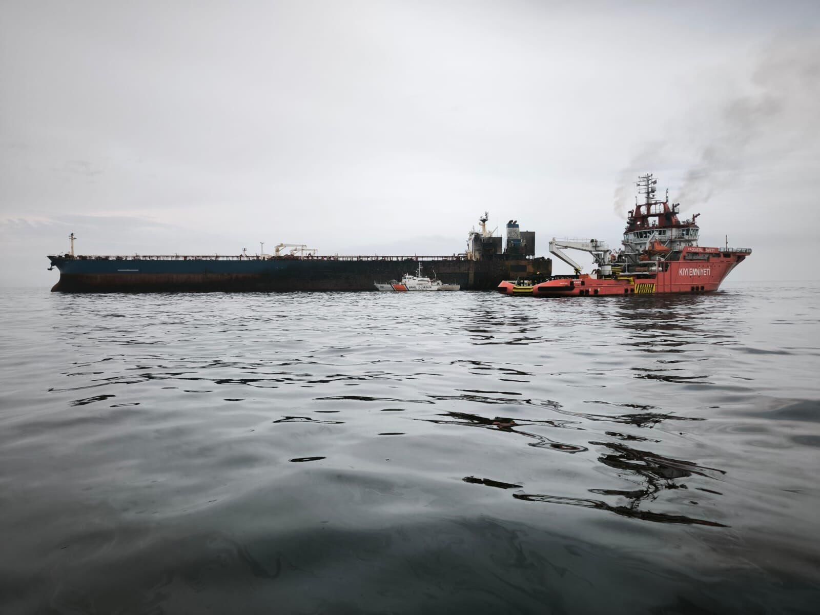Танкер Kairos после пожара в Черном море Танкер Kairos после пожара в Черном море - РИА Новости, 1920, 03.12.2025