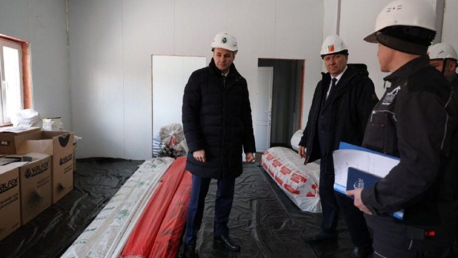 Глава Хабаровского края Дмитрий Демешин потребовал ускорить строительство новой поликлиники в Бикине Глава Хабаровского края Дмитрий Демешин потребовал ускорить строительство новой поликлиники в Бикине - РИА Новости, 1920, 02.12.2025