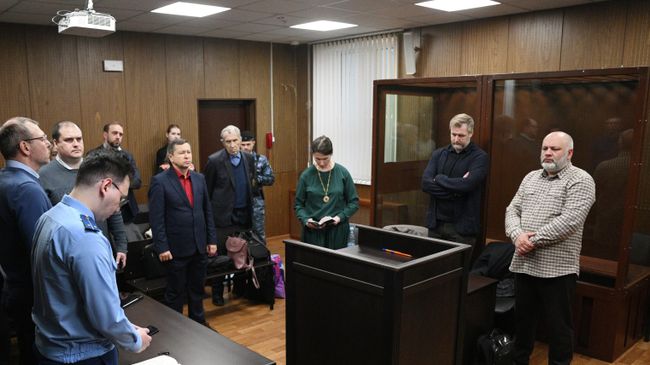 Оглашение приговора бывшим топ-менеджерам компании Мечел, обвиняемым в хищении более 15 миллионов акций Мечела на 560 миллионов рублей, в Мещанском суде Москвы. 2 декабря 2025