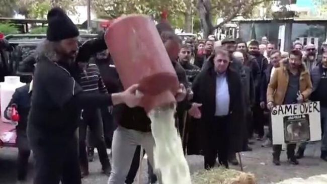 Протест греческих фермеров на центральной площади города Лариссы 
