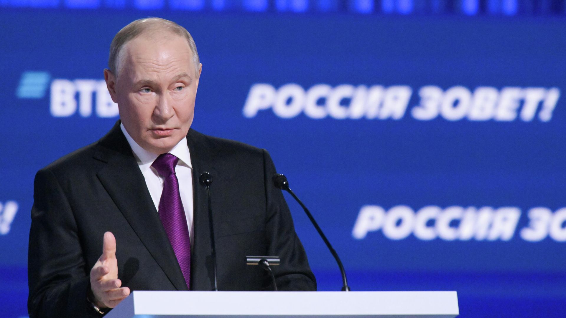 Президент РФ Владимир Путин выступает на пленарном заседании инвестиционного форума ВТБ Россия зовет! Президент РФ Владимир Путин выступает на пленарном заседании инвестиционного форума ВТБ Россия зовет! - РИА Новости, 1920, 02.12.2025