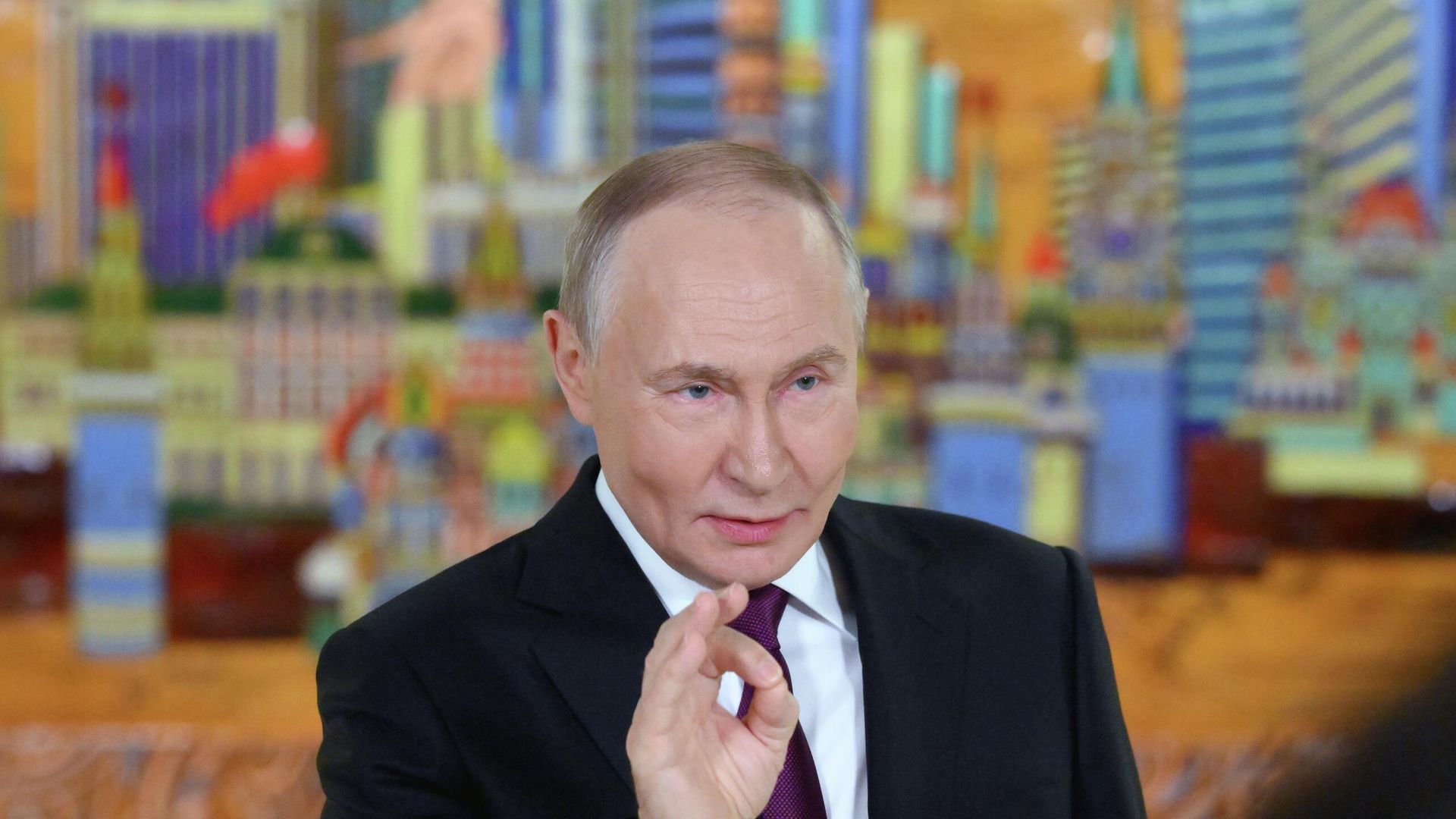Президент РФ Владимир Путин отвечает на вопросы журналистов после пленарного заседания инвестиционного форума ВТБ Россия зовет! - РИА Новости, 1920, 02.12.2025