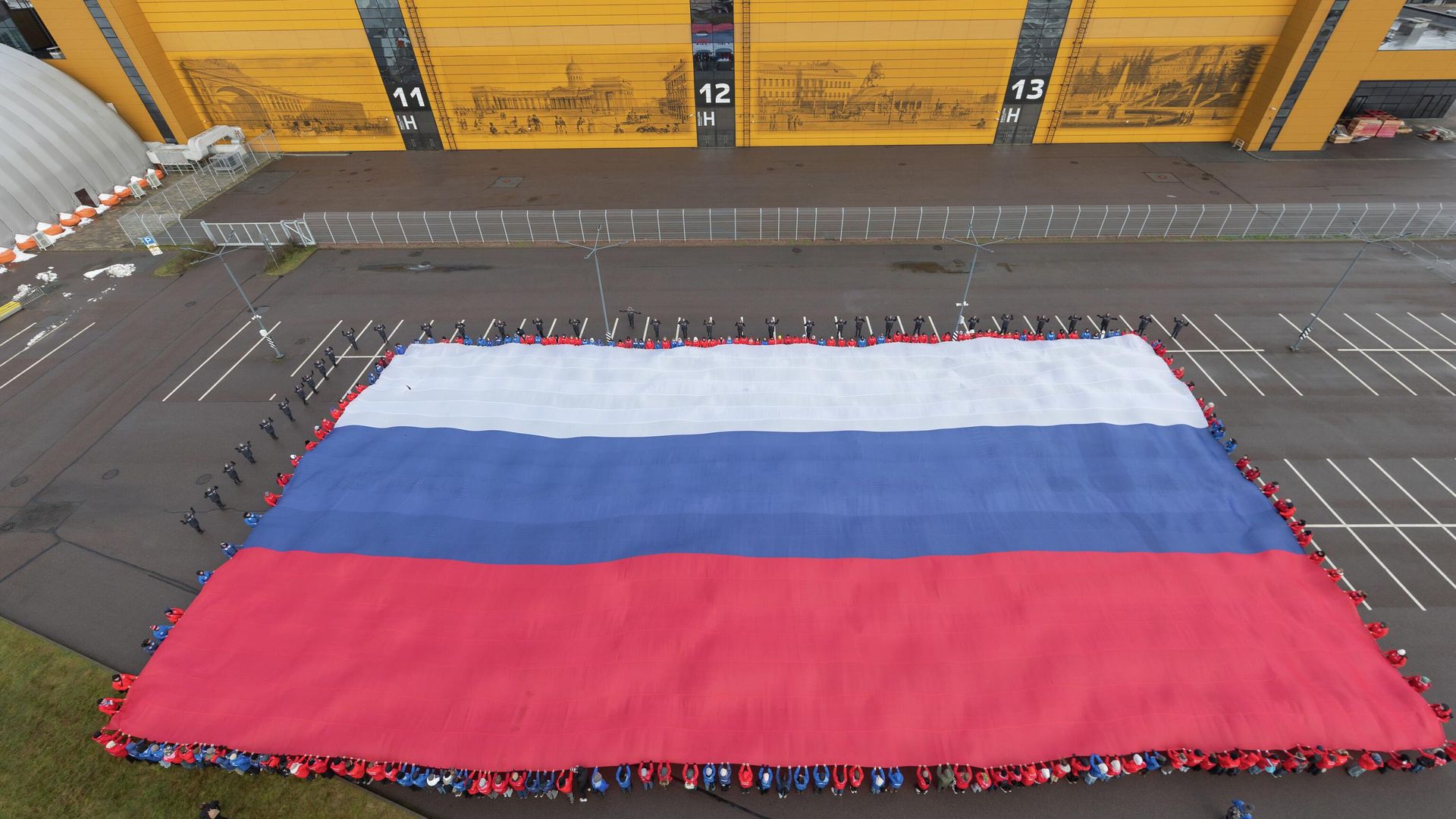 Флешмоб в честь чемпионата Профессионалы в Санкт-Петербурге - РИА Новости, 1920, 02.12.2025