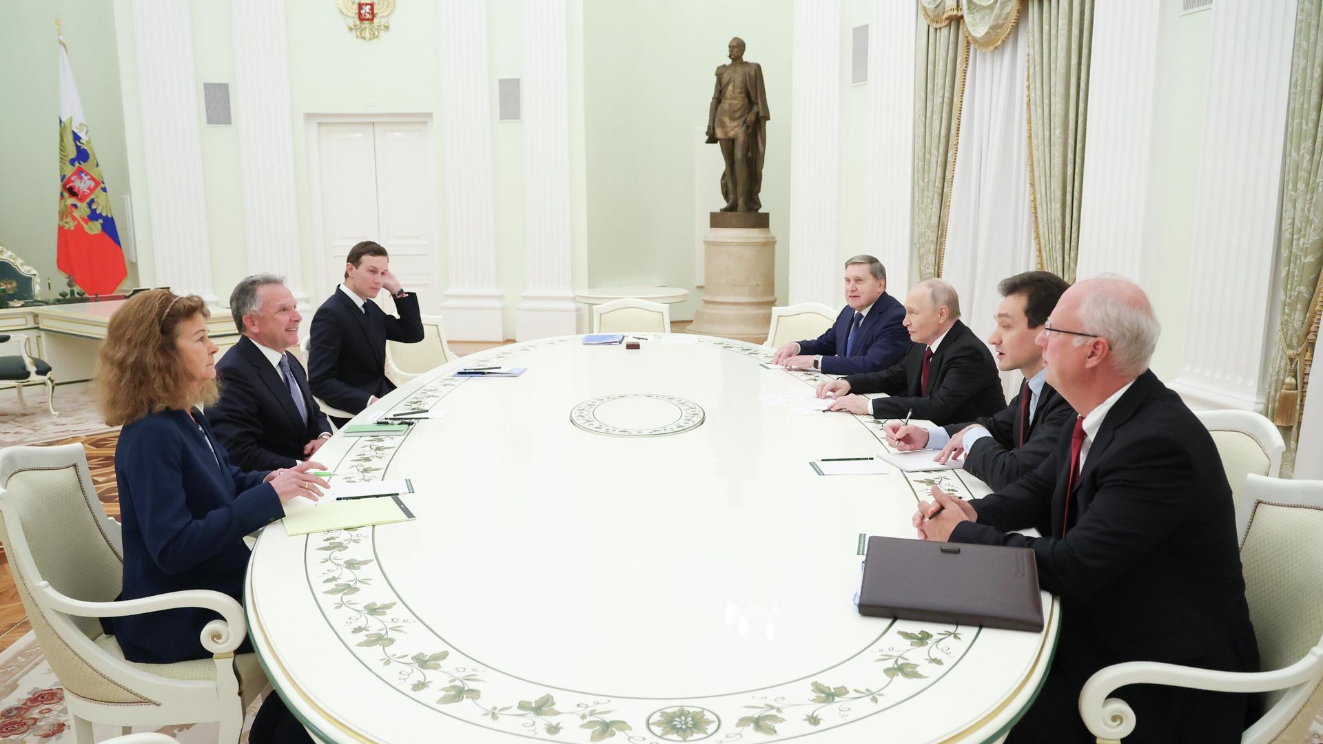 Президент РФ Владимир Путин и спецпосланник президента США Стивен Уиткофф во время встречи - РИА Новости, 1920, 03.12.2025