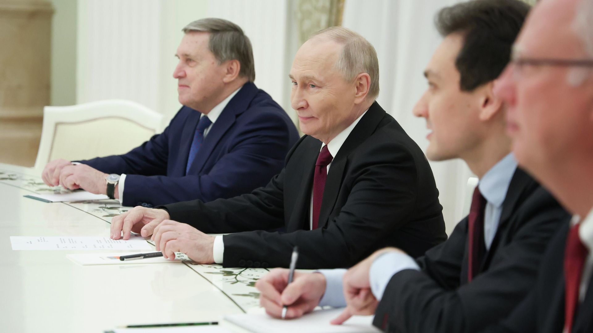 Президент РФ Владимир Путин во время встречи со спецпосланником президента США Стивеном Уиткоффом Президент РФ Владимир Путин во время встречи со спецпосланником президента США Стивеном Уиткоффом - РИА Новости, 1920, 03.12.2025