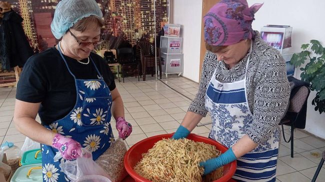 Жительницы села Красный Чикой Забайкальского края готовят супы для бойцов в зоне спецоперации