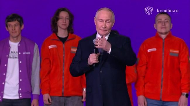 Путин вручил награду Анне Плужниковой в номинации Волонтер года