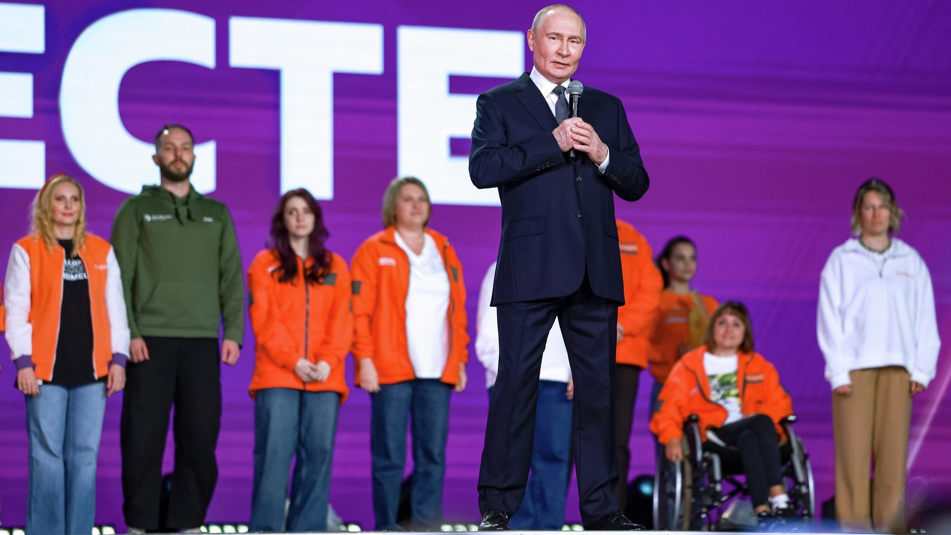 Президент РФ Владимир Путин на церемонии награждения победителей международной премии #МЫВМЕСТЕ Президент РФ Владимир Путин на церемонии награждения победителей международной премии #МЫВМЕСТЕ - РИА Новости, 1920, 05.12.2025