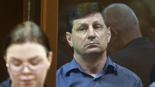 Экс-губернатор Хабаровского края Сергей Фургал во время оглашения приговора в суде. 3 декабря 2025