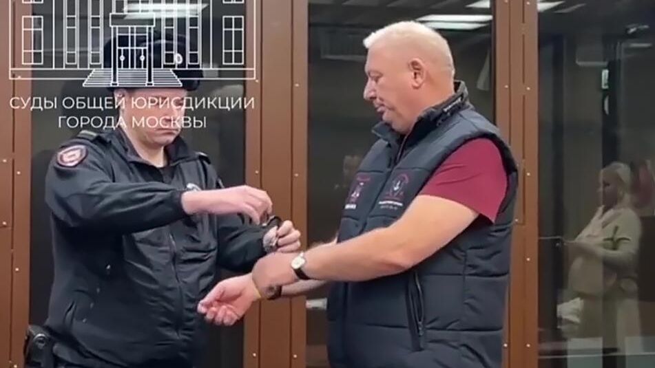 Бывший депутат Государственной Думы РФ Анатолий Вороновский в Басманном суде Москвы. 3 декабря 2025 - РИА Новости, 1920, 03.12.2025
