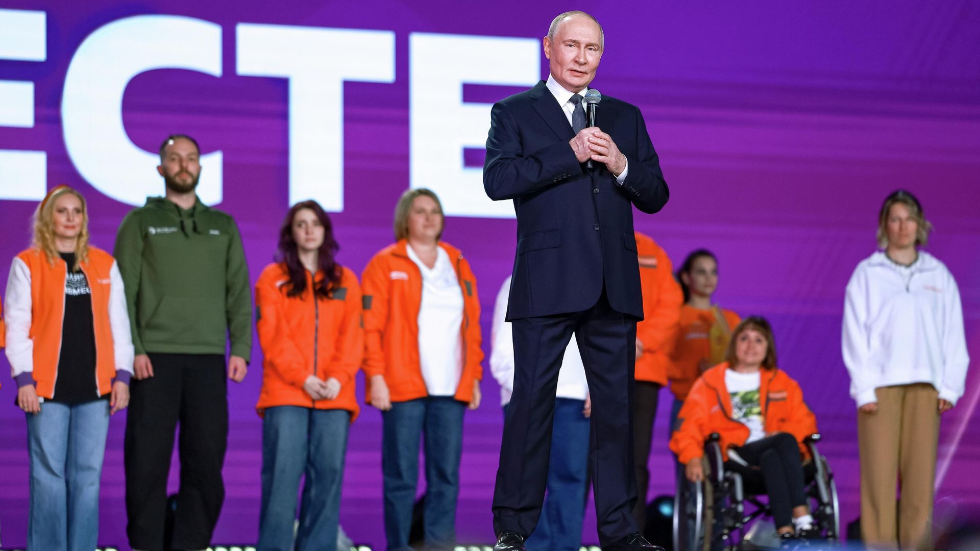 Это замечательный пример для всей страны. Путин о работе волонтеров Это замечательный пример для всей страны. Путин о работе волонтеров - РИА Новости, 1920, 03.12.2025