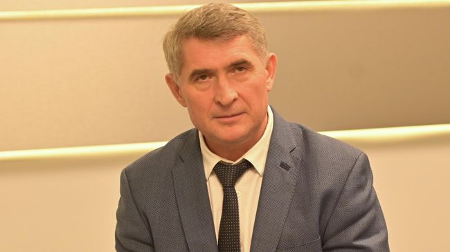 Олег Николаев