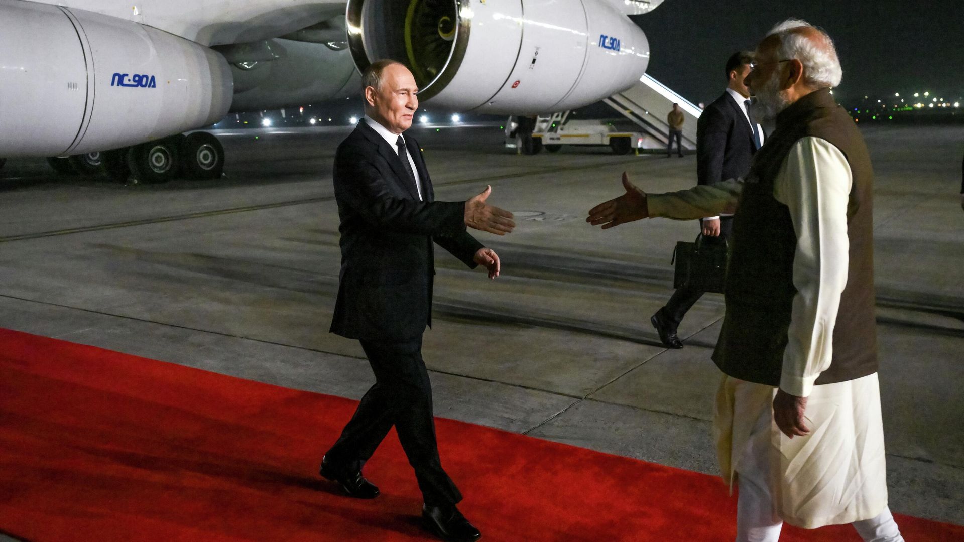 Президент РФ Владимир Путин и премьер-министр Индии Нарендра Моди во время встречи на авиабазе ВВС Индии Палам Президент РФ Владимир Путин и премьер-министр Индии Нарендра Моди во время встречи на авиабазе ВВС Индии Палам - РИА Новости, 1920, 04.12.2025