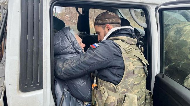 Мать Владимира благодарит Ису за помощь