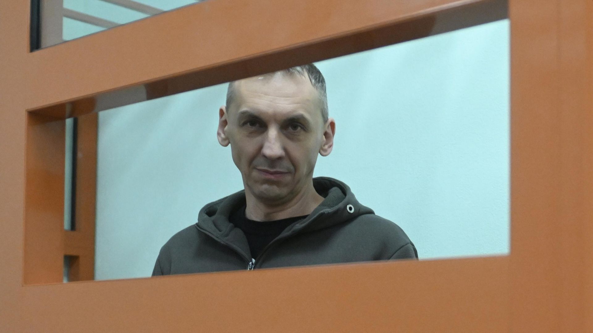 Генеральный директор компании Прожектор Виталий Ревин перед началом заседания во Втором Западном окружном военном суде в Москве. 5 декабря 2025 Генеральный директор компании Прожектор Виталий Ревин перед началом заседания во Втором Западном окружном военном суде в Москве. 5 декабря 2025 - РИА Новости, 1920, 05.12.2025