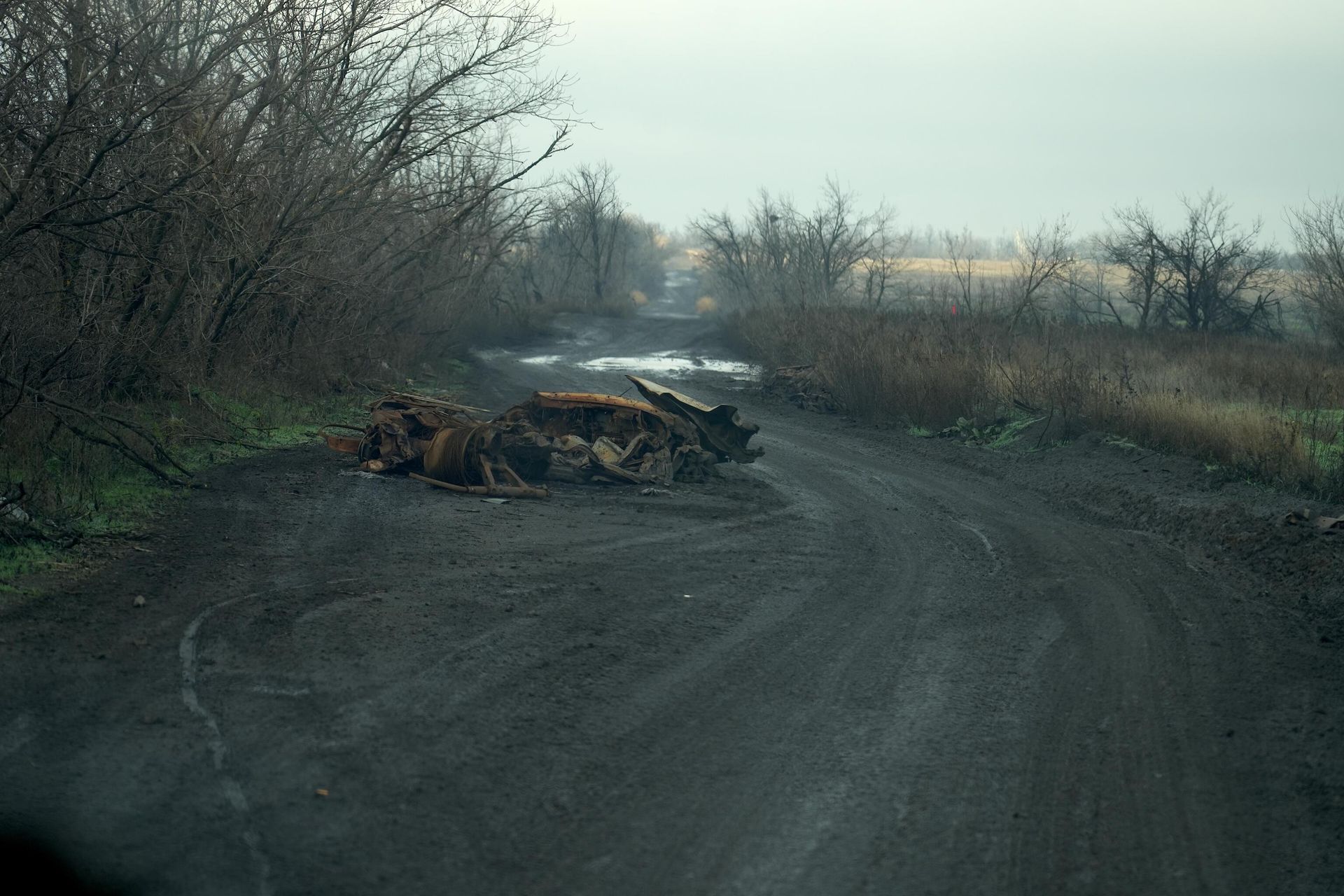 Сгоревший автомобиль Сгоревший автомобиль