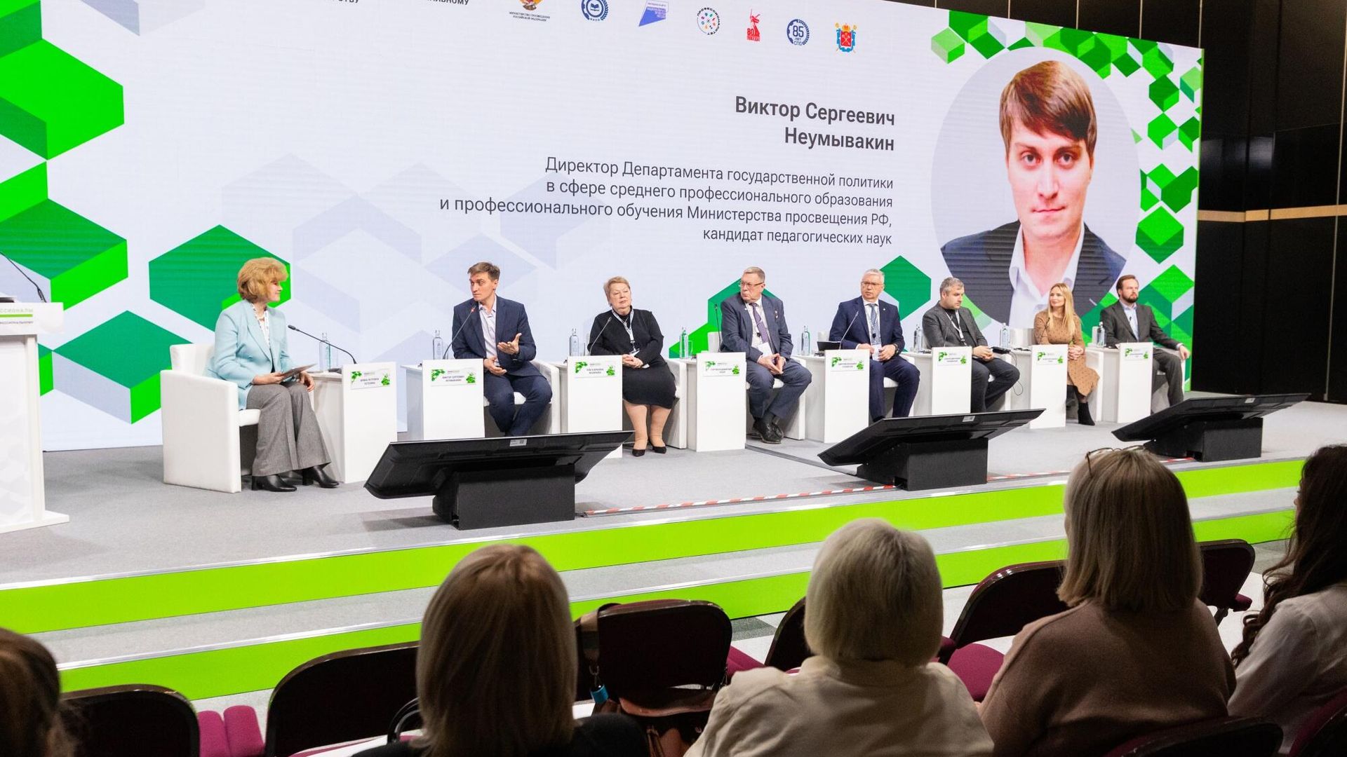 Сорок новых профессий и специальностей появилось в колледжах за три года - РИА Новости, 1920, 04.12.2025