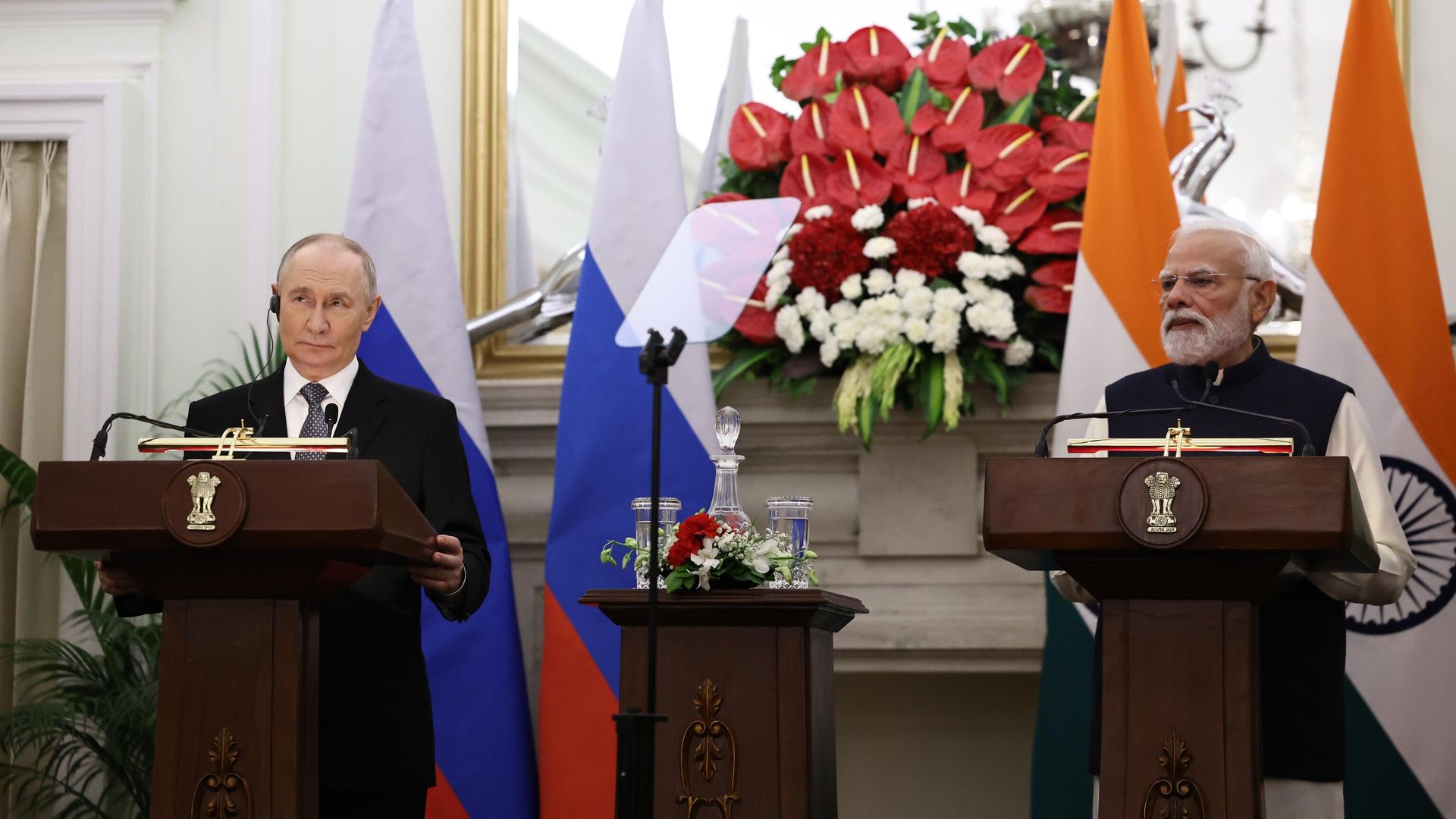 Владимир Путин и Нарендра Моди во время заявления для СМИ по итогам российско-индийских переговоров в Нью-Дели - РИА Новости, 1920, 05.12.2025