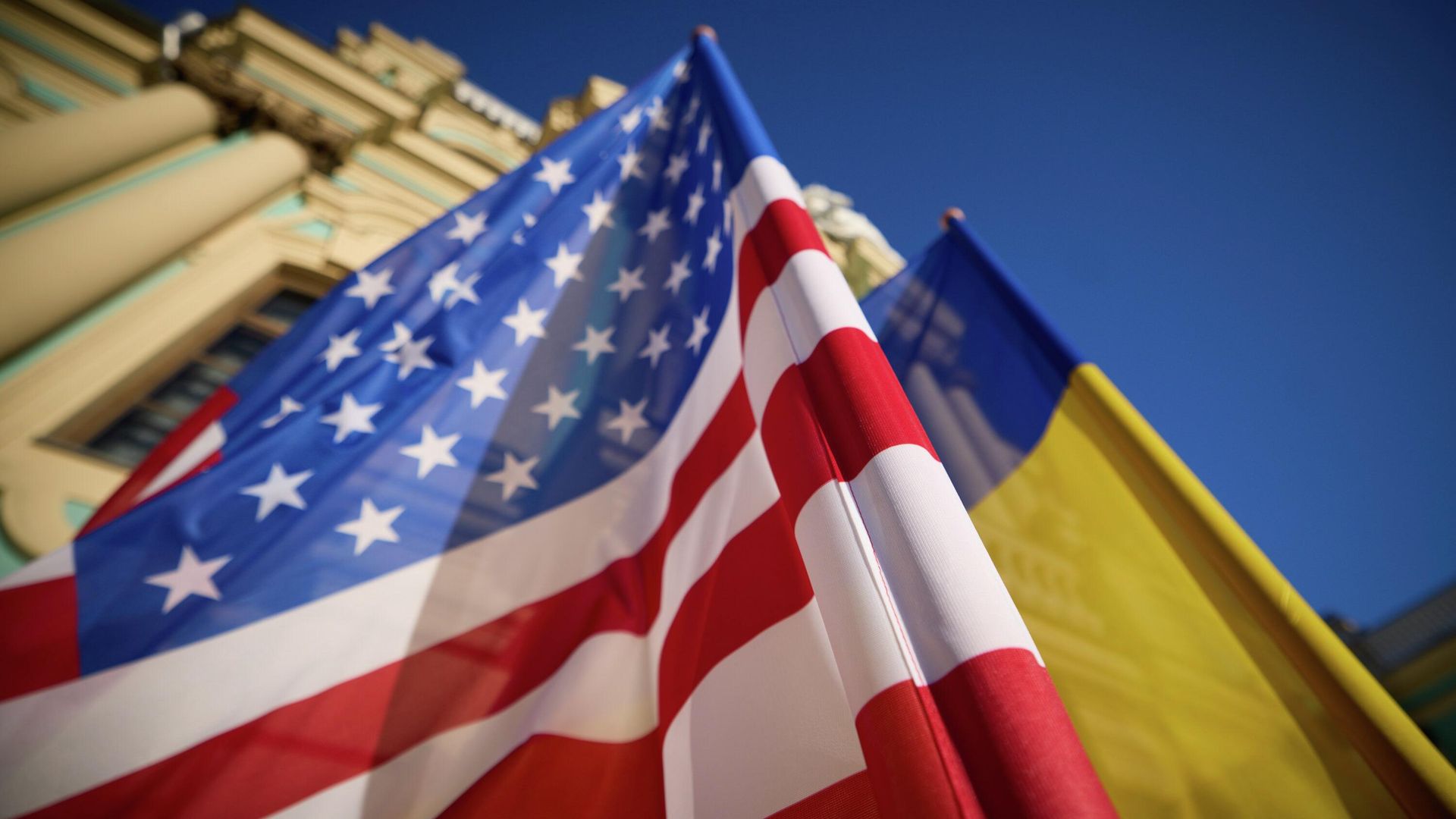 Флаги США и Украины - РИА Новости, 1920, 06.12.2025