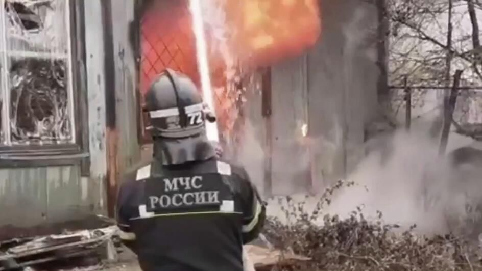 Ликвидация пожара на складе в Тверской области. Кадр видео Ликвидация пожара на складе в Тверской области. Кадр видео - РИА Новости, 1920, 08.12.2025