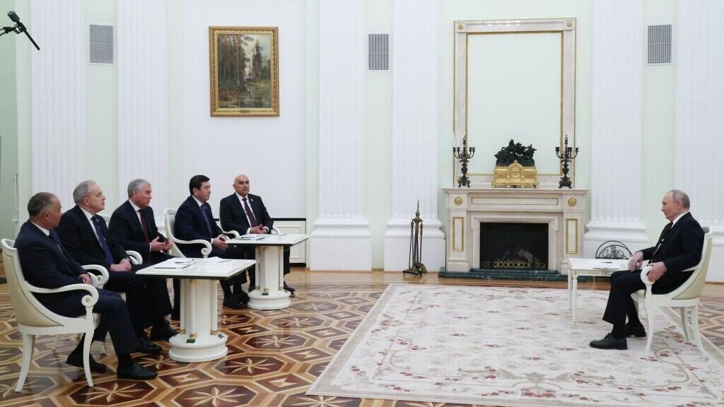 LIVE: Путин на совещании с главами парламентов стран — участниц ОДКБ LIVE: Путин на совещании с главами парламентов стран — участниц ОДКБ - РИА Новости, 1920, 08.12.2025