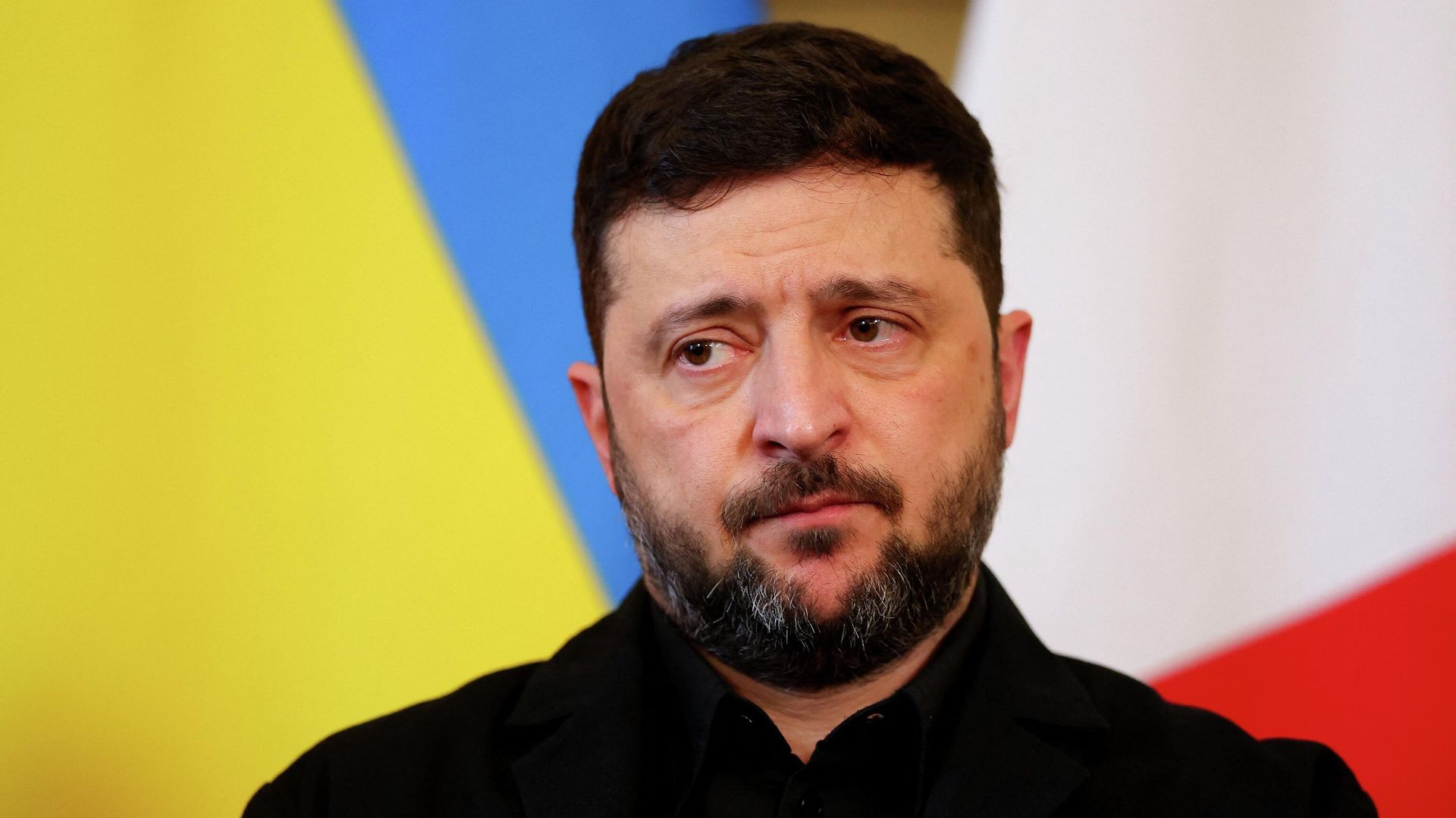 Владимир Зеленский во время встречи с Фридрихом Мерцем, Киром Стармером и Эммануэлем Макроном в Лондоне - РИА Новости, 1920, 10.12.2025