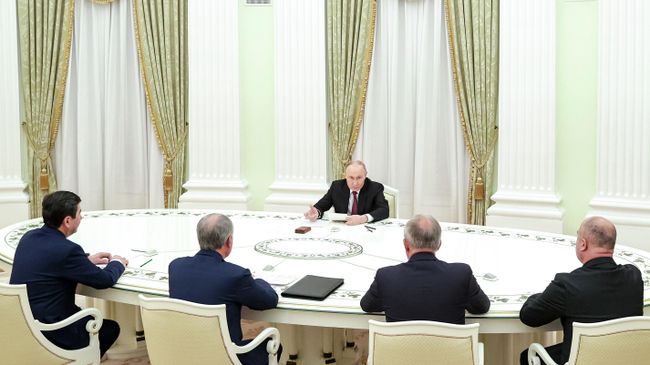 Президент РФ Владимир Путин проводит встречу с председателями парламентов государств – членов ОДКБ