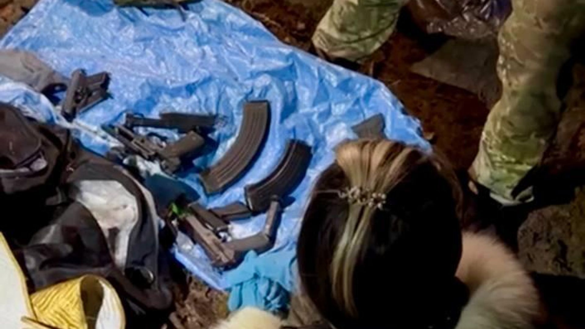 Огнестрельное оружие и патроны, обнаруженные в схроне в районе деревни Теплиново Собинского района Огнестрельное оружие и патроны, обнаруженные в схроне в районе деревни Теплиново Собинского района - РИА Новости, 1920, 09.12.2025