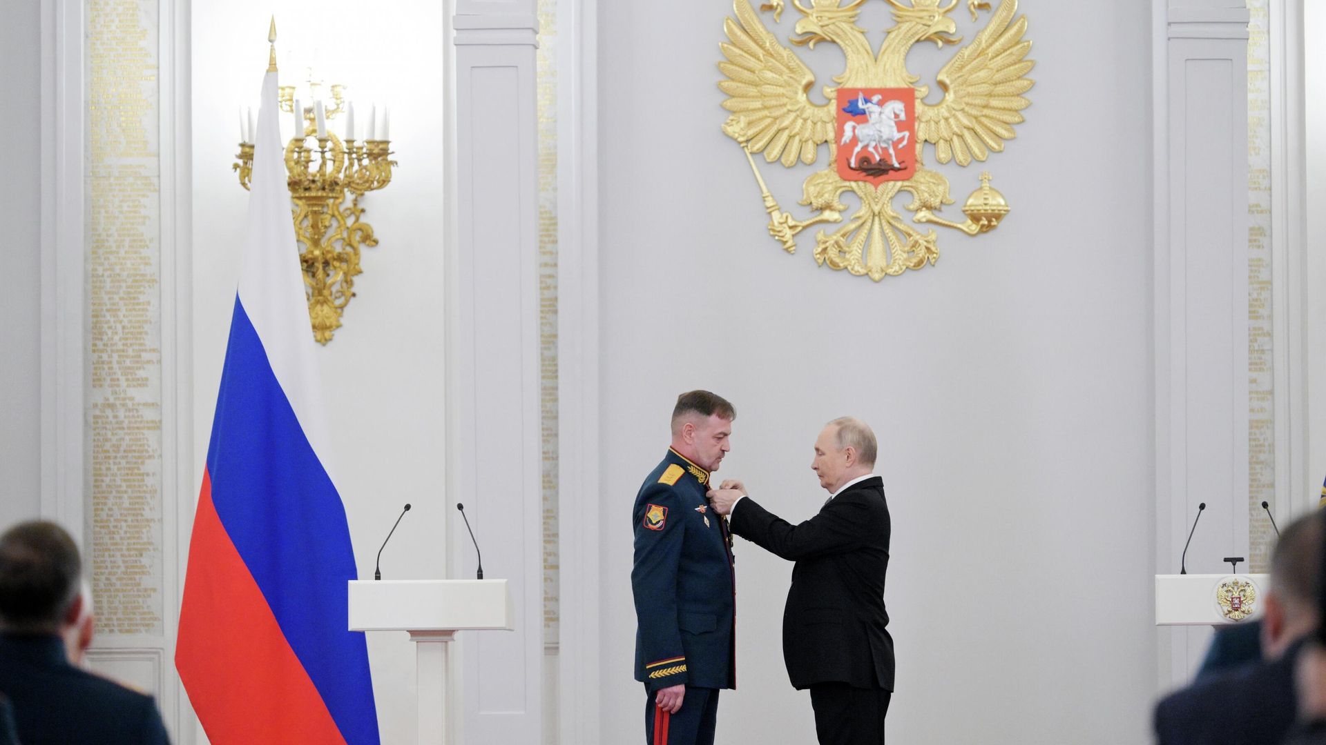 Президент РФ Владимир Путин вручает медаль Золотая Звезда Героя Российской Федерации генерал-полковнику Андрею Иванаеву на торжественном мероприятии по случаю празднования Дня Героев Отечества. 9 декабря 2025 Президент РФ Владимир Путин вручает медаль Золотая Звезда Героя Российской Федерации генерал-полковнику Андрею Иванаеву на торжественном мероприятии по случаю празднования Дня Героев Отечества. 9 декабря 2025 - РИА Новости, 1920, 09.12.2025