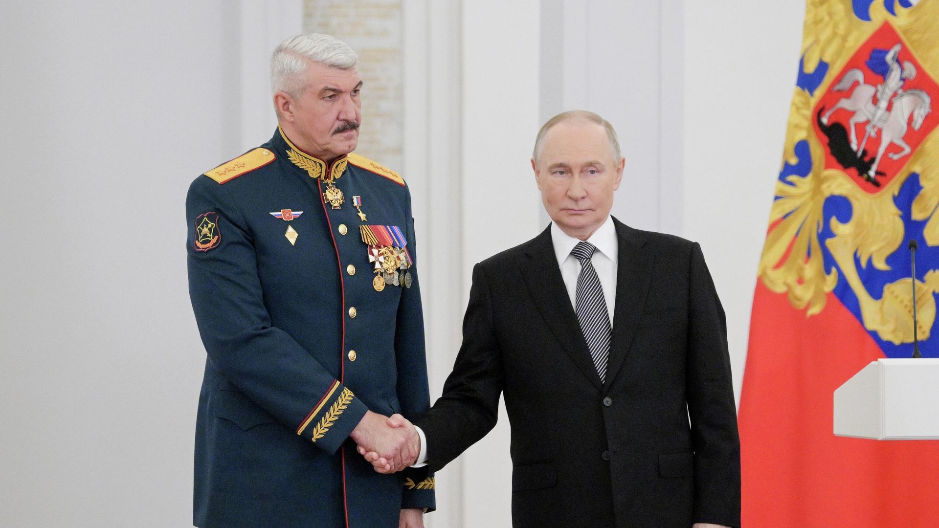 Президент РФ Владимир Путин вручил медаль Золотая Звезда Героя Российской Федерации генерал-полковнику Сергею Кузовлеву на торжественном мероприятии по случаю празднования Дня Героев Отечества. 9 декабря 2025 Президент РФ Владимир Путин вручил медаль Золотая Звезда Героя Российской Федерации генерал-полковнику Сергею Кузовлеву на торжественном мероприятии по случаю празднования Дня Героев Отечества. 9 декабря 2025 - РИА Новости, 1920, 09.12.2025