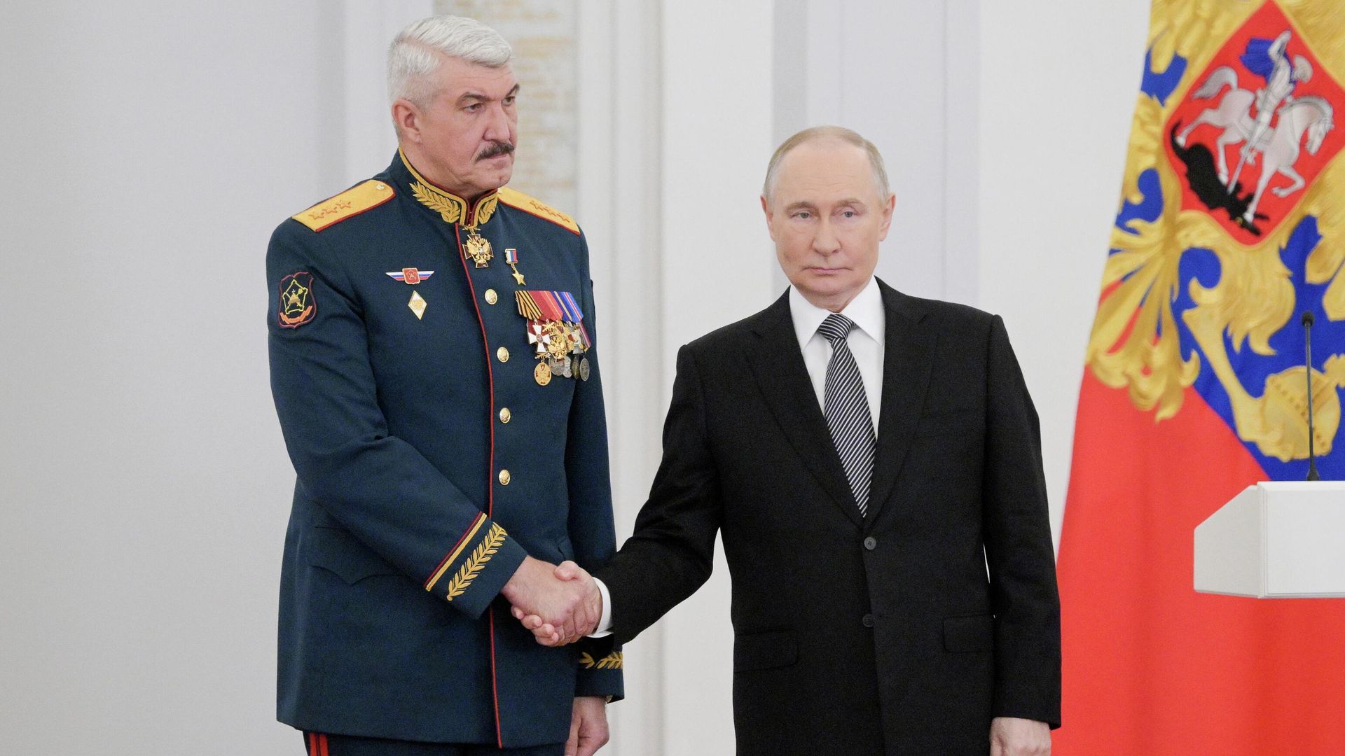 Президент РФ Владимир Путин вручил медаль Золотая Звезда Героя Российской Федерации генерал-полковнику Сергею Кузовлеву на торжественном мероприятии по случаю празднования Дня Героев Отечества. 9 декабря 2025 Президент РФ Владимир Путин вручил медаль Золотая Звезда Героя Российской Федерации генерал-полковнику Сергею Кузовлеву на торжественном мероприятии по случаю празднования Дня Героев Отечества. 9 декабря 2025 - РИА Новости, 1920, 09.12.2025