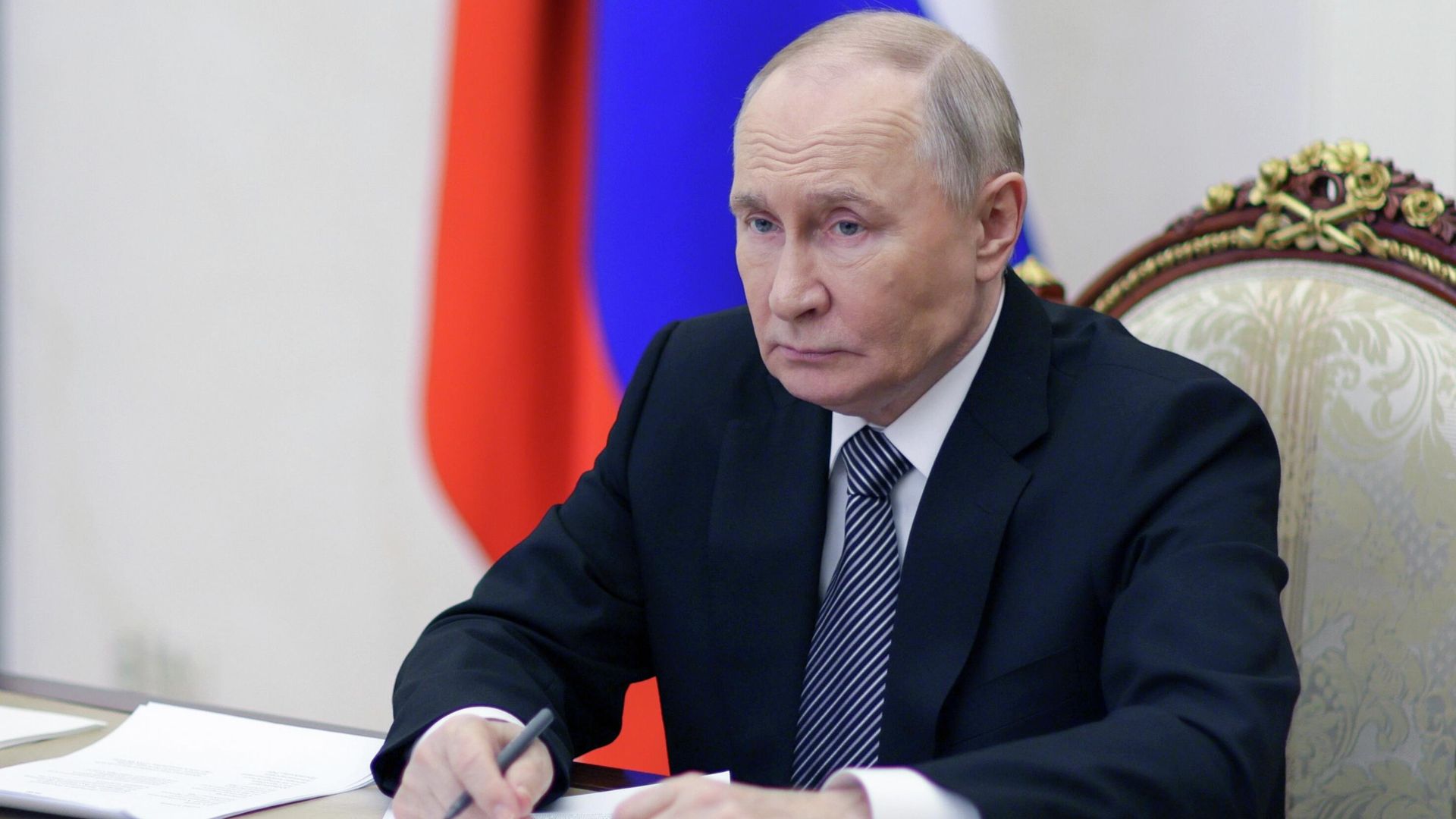 Президент РФ Владимир Путин в режиме видеоконференции принимает участие в заседании Совета при президенте РФ по развитию гражданского общества и правам человека - РИА Новости, 1920, 09.12.2025