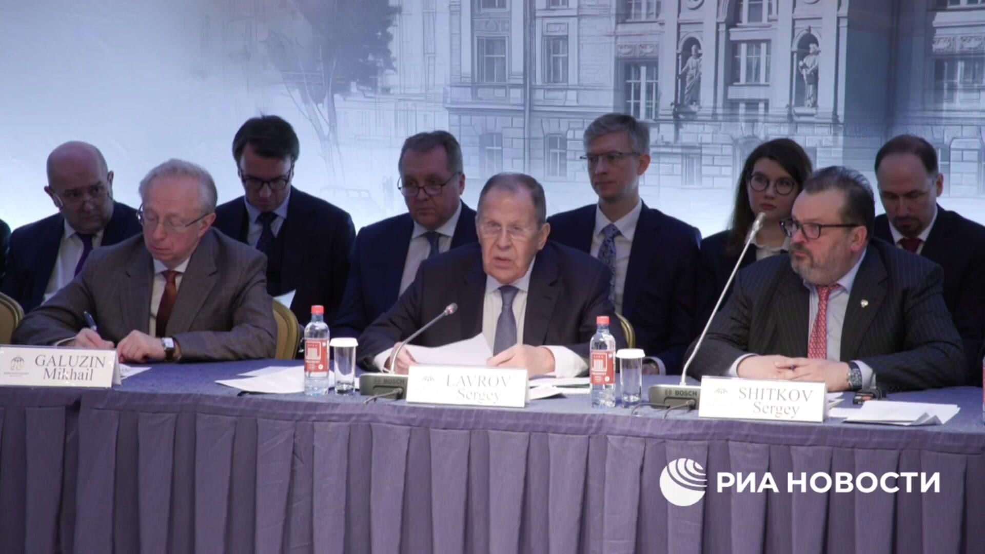 Лавров: Трамп искренне стремится решить украинский конфликт Лавров: Трамп искренне стремится решить украинский конфликт - РИА Новости, 1920, 11.12.2025