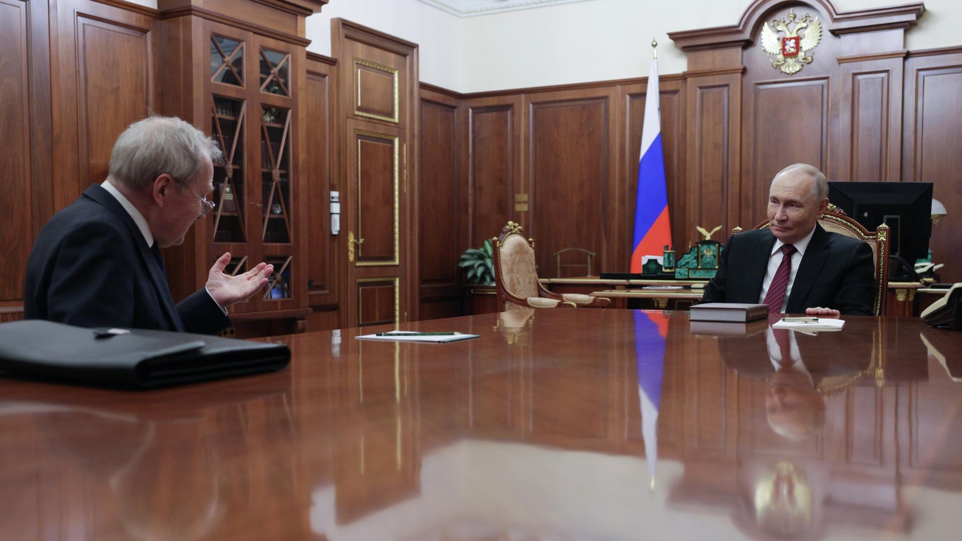 Путин на встрече с председателем Конституционного суда Валерием Зорькиным - РИА Новости, 1920, 11.12.2025
