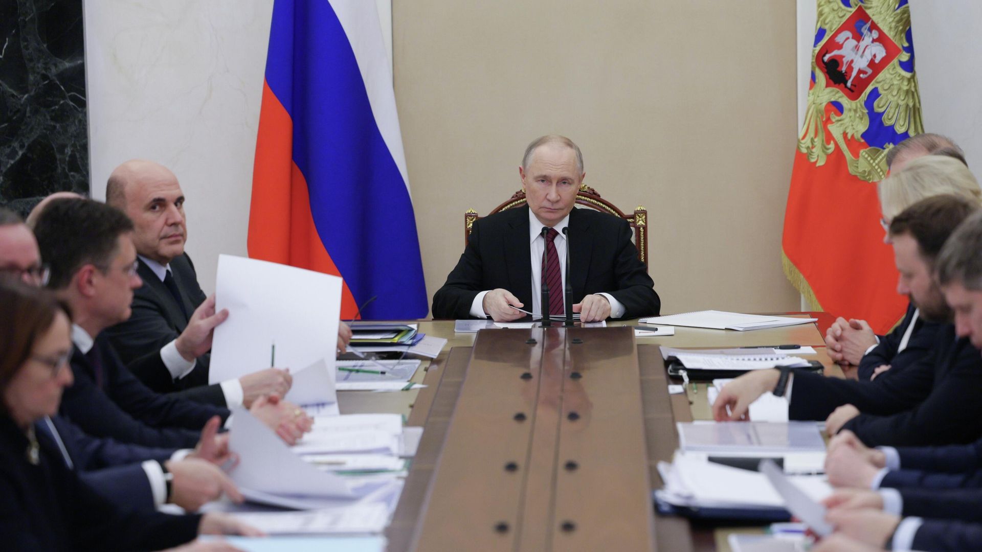 Президент РФ Владимир Путин проводит совещание по экономическим вопросам Президент РФ Владимир Путин проводит совещание по экономическим вопросам - РИА Новости, 1920, 11.12.2025