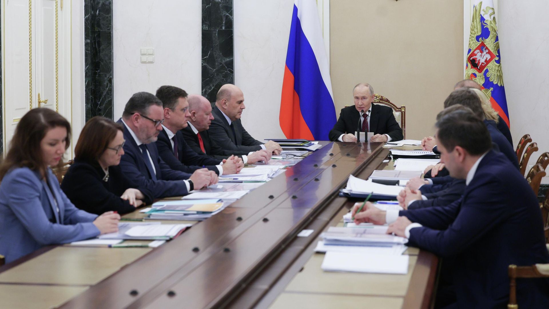 Президент России Владимир Путин проводит совещание по экономическим вопросам Президент России Владимир Путин проводит совещание по экономическим вопросам - РИА Новости, 1920, 11.12.2025