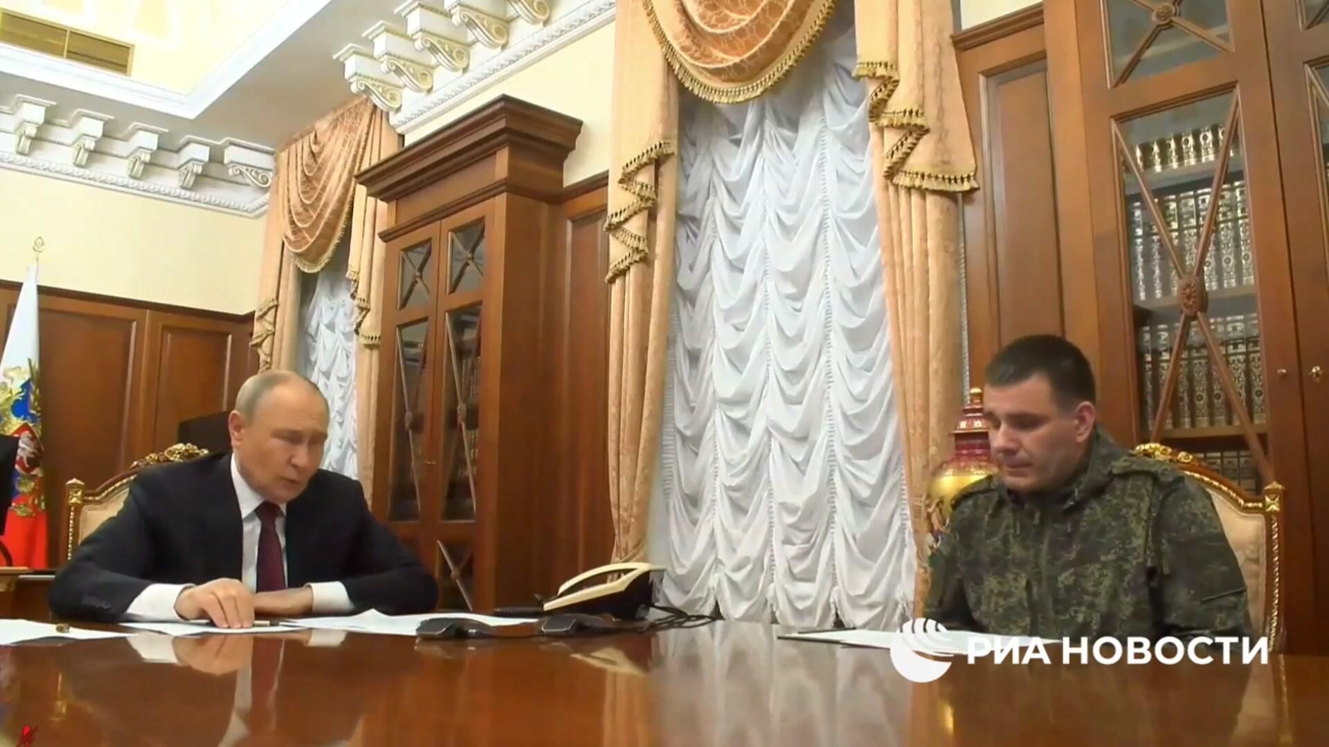Путин: пока страна готовится к Новому году, герои на фронте готовят свои подарки Родине Путин: пока страна готовится к Новому году, герои на фронте готовят свои подарки Родине - РИА Новости, 1920, 11.12.2025