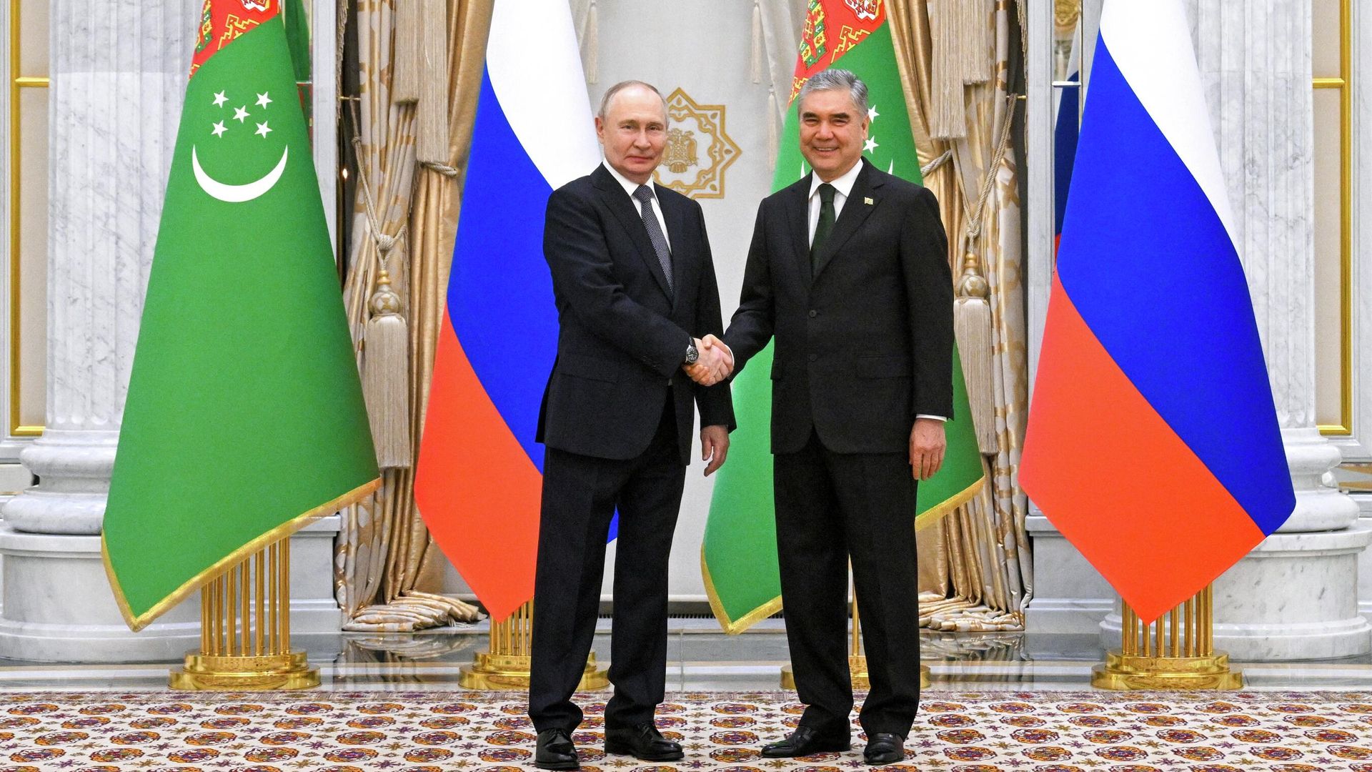 Президент России Владимир Путин и председатель народного совета Туркменистана Гурбангулы Бердымухамедов во время встречи в Ашхабаде - РИА Новости, 1920, 12.12.2025